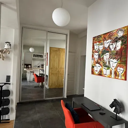 Apartment Marais Beaux Volumes Et Clarte