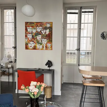 Apartment Marais Beaux Volumes Et Clarte