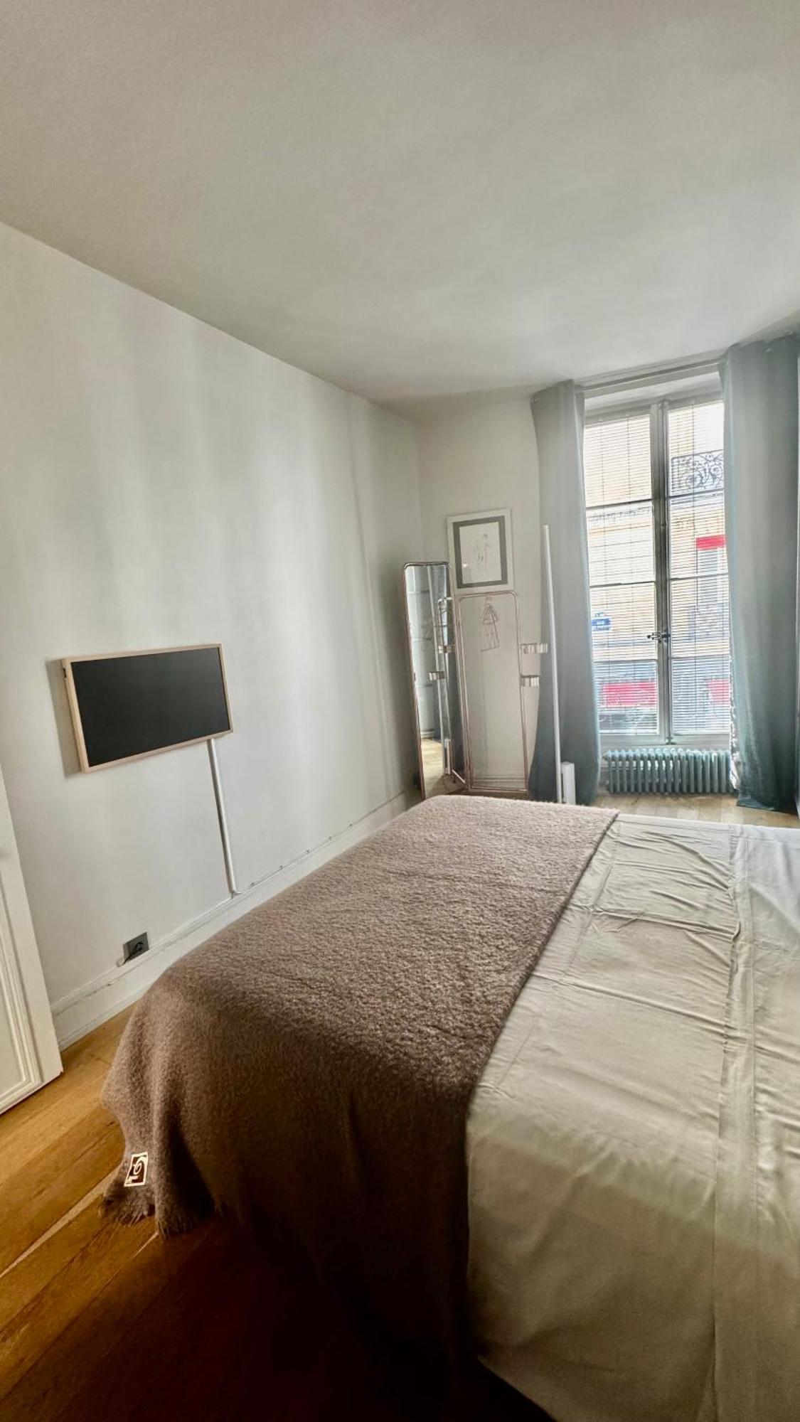 Marais Beaux Volumes Et Clarte Apartment
